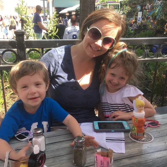 Meet your Posher, Lindsay - Picture 1 of 3